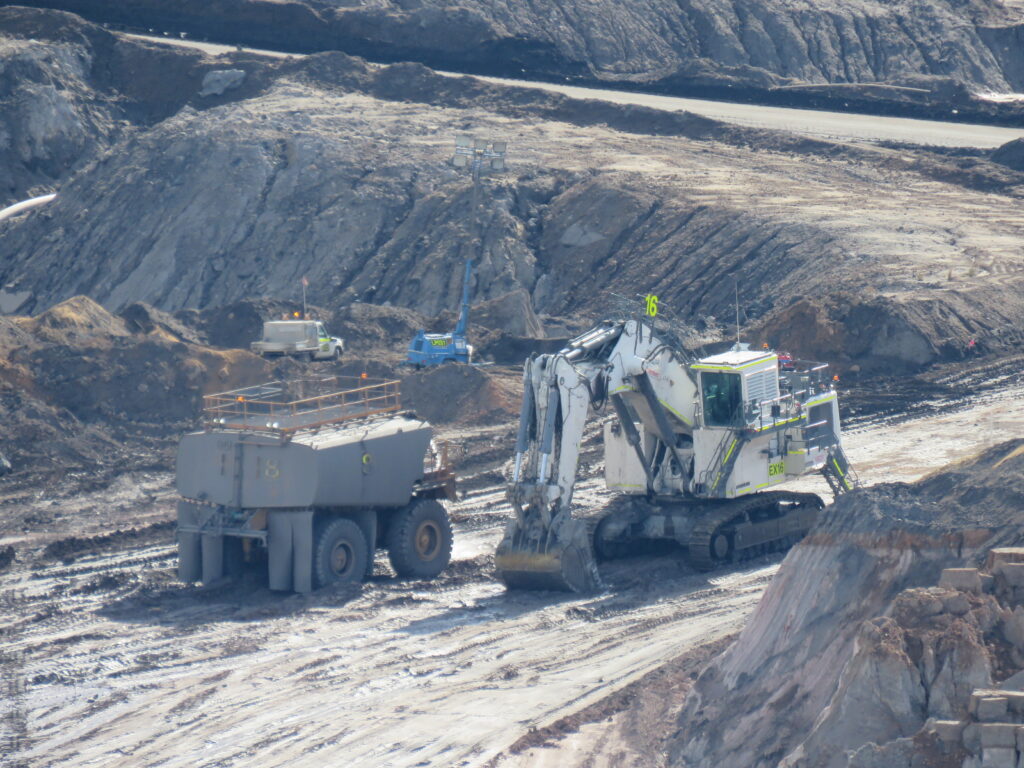 “Miniera di carbone in Australia Occidentale” (Calistemon/WikiCommons, licenza Creative Commons Attribution-Share Alike 4.0 International), link: https://commons.wikimedia.org/wiki/File:Premier_coal_mine,_Collie,_April_2022_15.jpg 